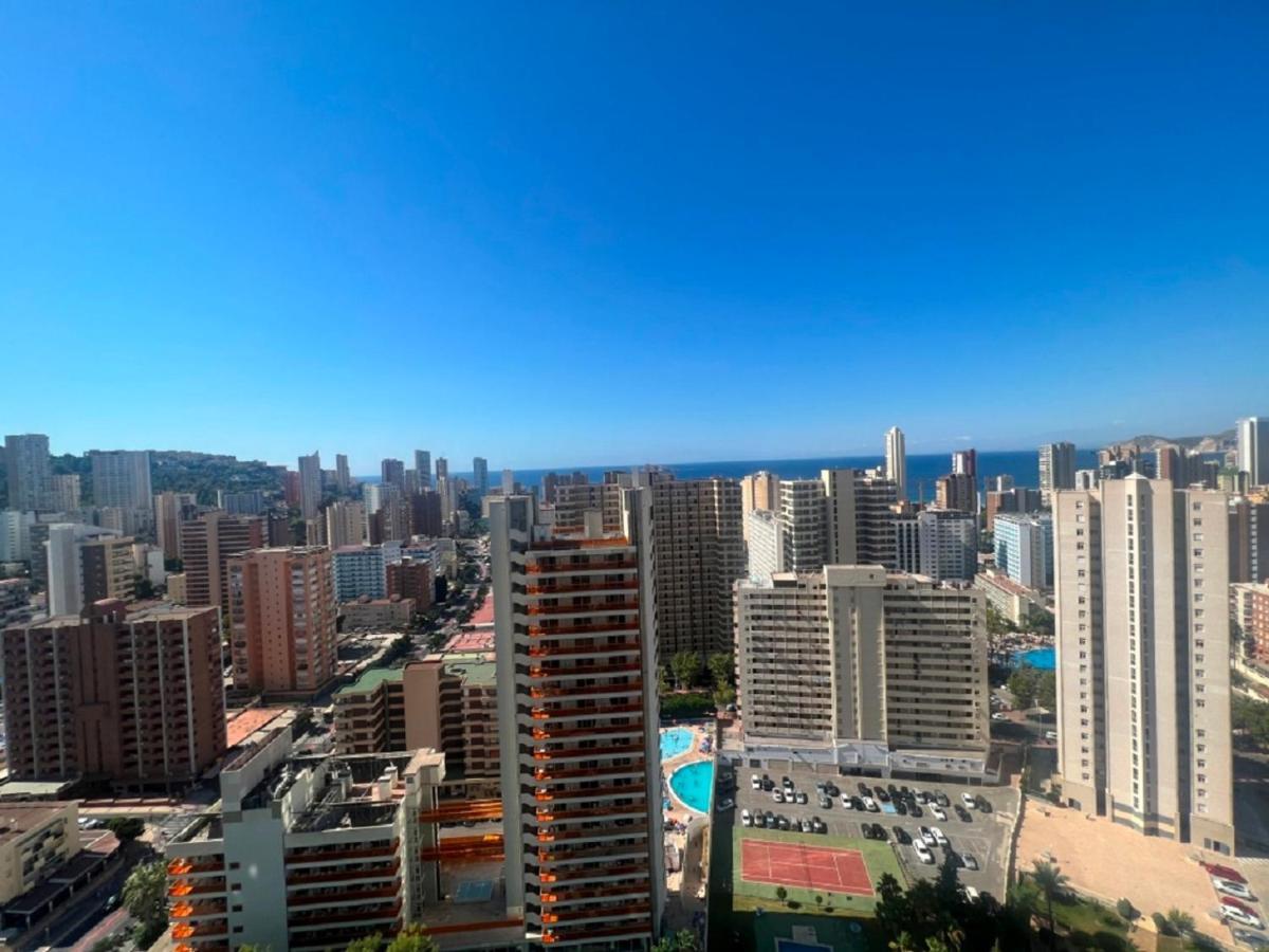 Gemelos 22-2-24 Benidorm Esterno foto